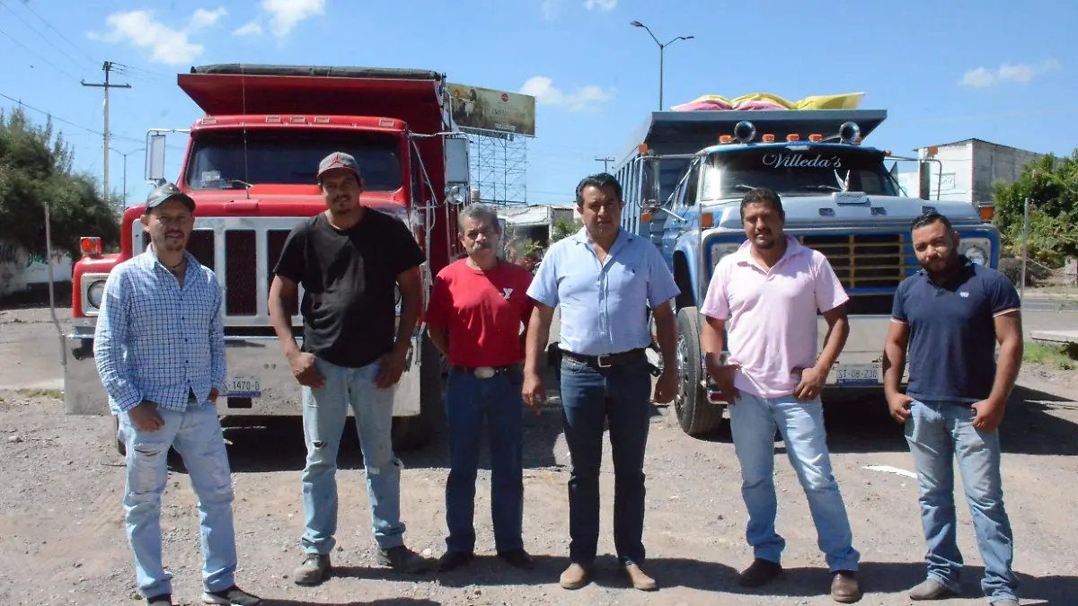 Transportistas de la Construcción piden obra pública.  Foto Luis Luévanos  El Sol de San Juan del Río.